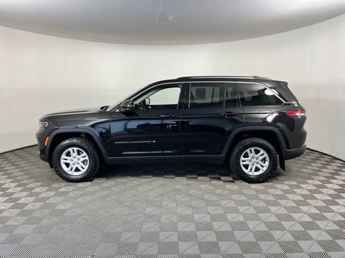 Used 2023 Jeep Grand Cherokee Laredo AWD/4WD image 4