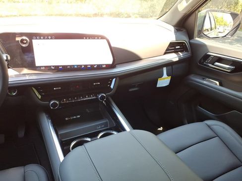 New 2026 Chevrolet Suburban Z71 w/ Z71 Off-Road Package AWD/4WD image 25