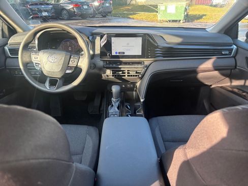 Used 2025 Toyota Camry LE image 31
