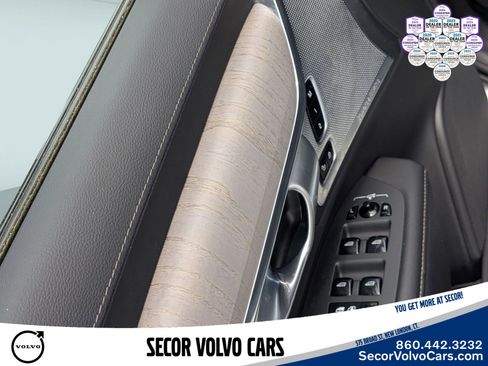 Used 2025 Volvo V90 B6 Cross Country Ultra AWD/4WD image 11