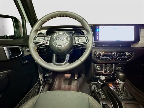 Used 2024 Jeep Wrangler Unlimited image 33