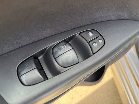 Used 2013 Nissan Sentra SR FWD image 12