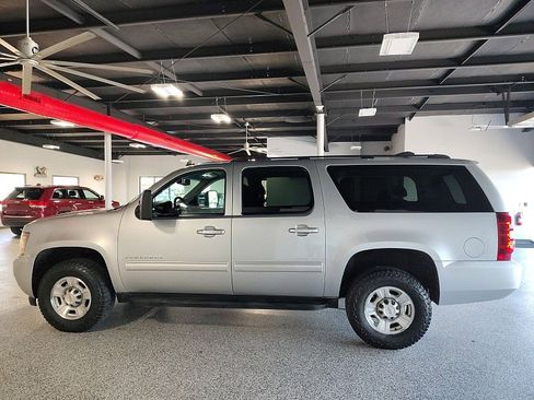 Used 2012 Chevrolet Suburban 2500 LS w/ Convenience Package 1 AWD/4WD image 1