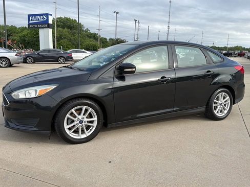 Used 2015 Ford Focus SE FWD image 5