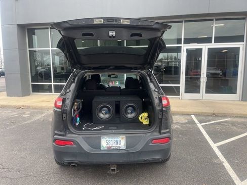 Used 2016 Jeep Cherokee Latitude w/ Cold Weather Group image 11