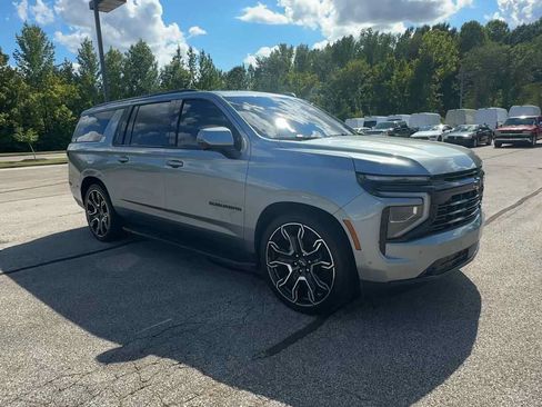 Certified 2025 Chevrolet Suburban RST w/ Advanced Technology Package AWD/4WD image 2