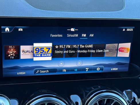 New 2025 Mercedes-Benz GLB 250 image 22