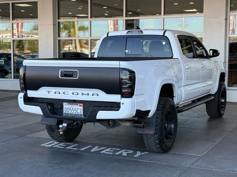 Used 2021 Toyota Tacoma TRD Sport w/ Technology Package image 12