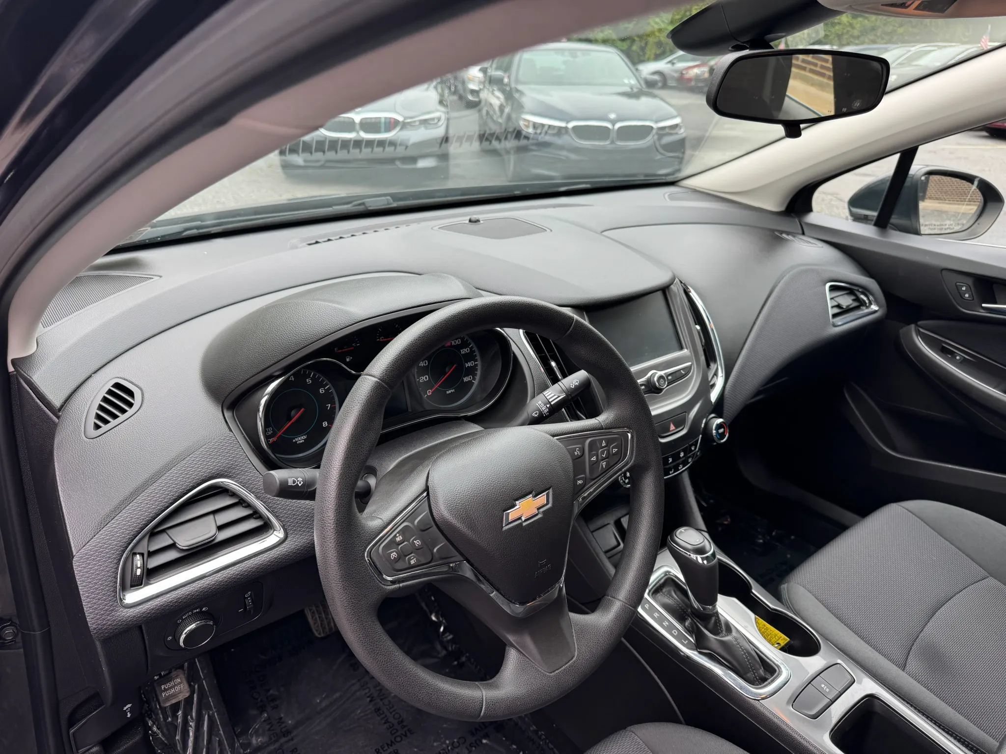 Used 2017 Chevrolet Cruze LT w/ Convenience Package FWD image 11