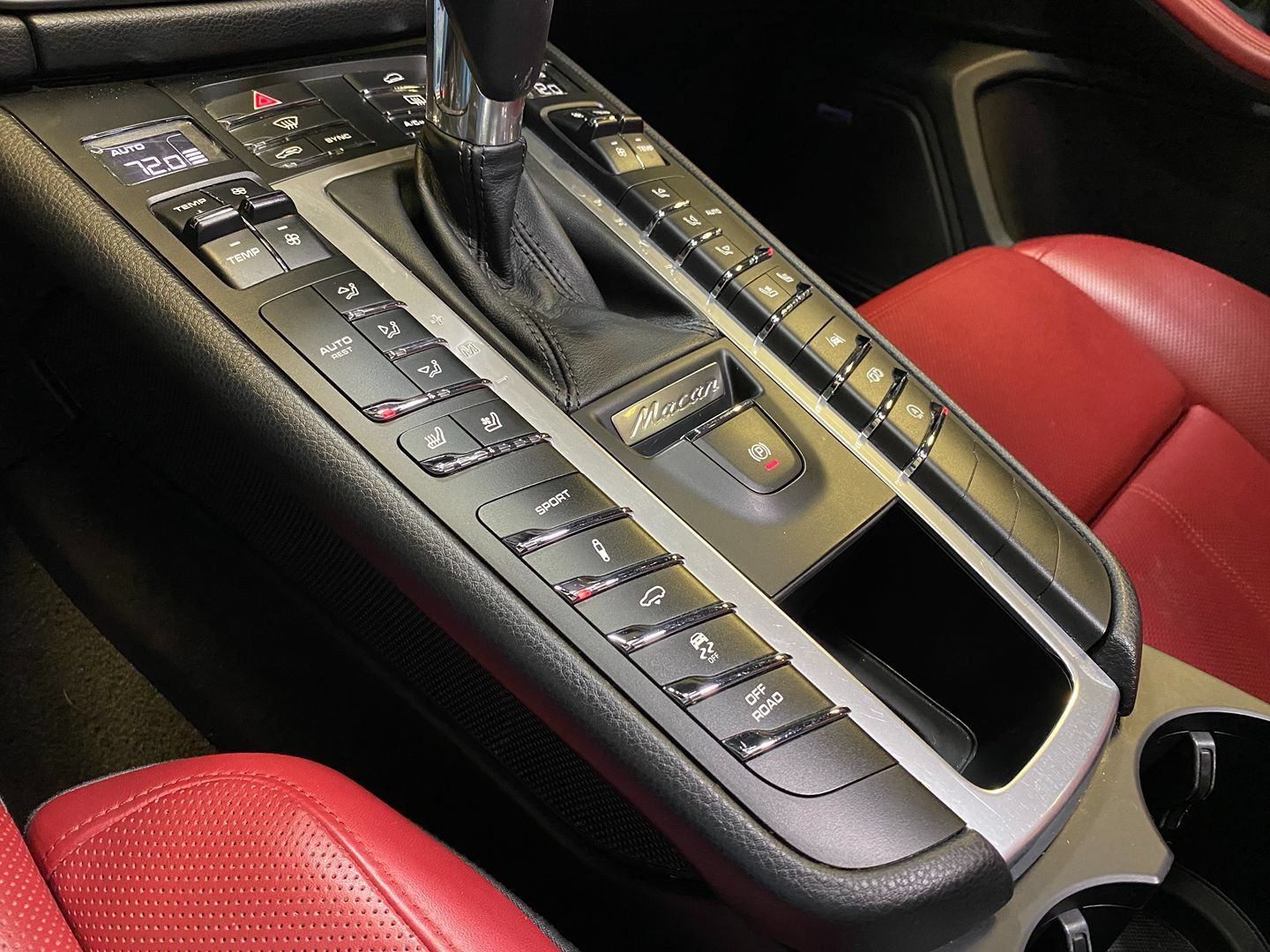 Used 2021 Porsche Macan GTS AWD/4WD image 17