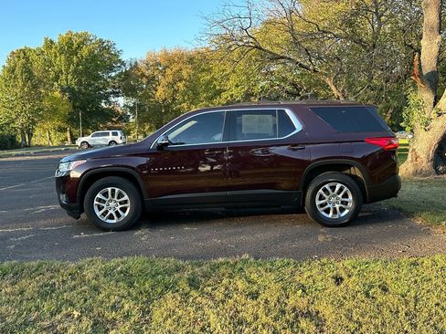 Used 2019 Chevrolet Traverse LT image 3