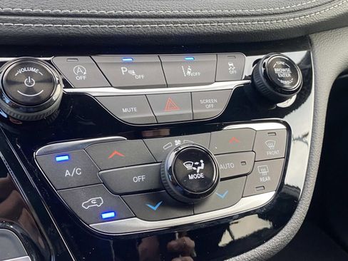 New 2026 Chrysler Pacifica Select image 27