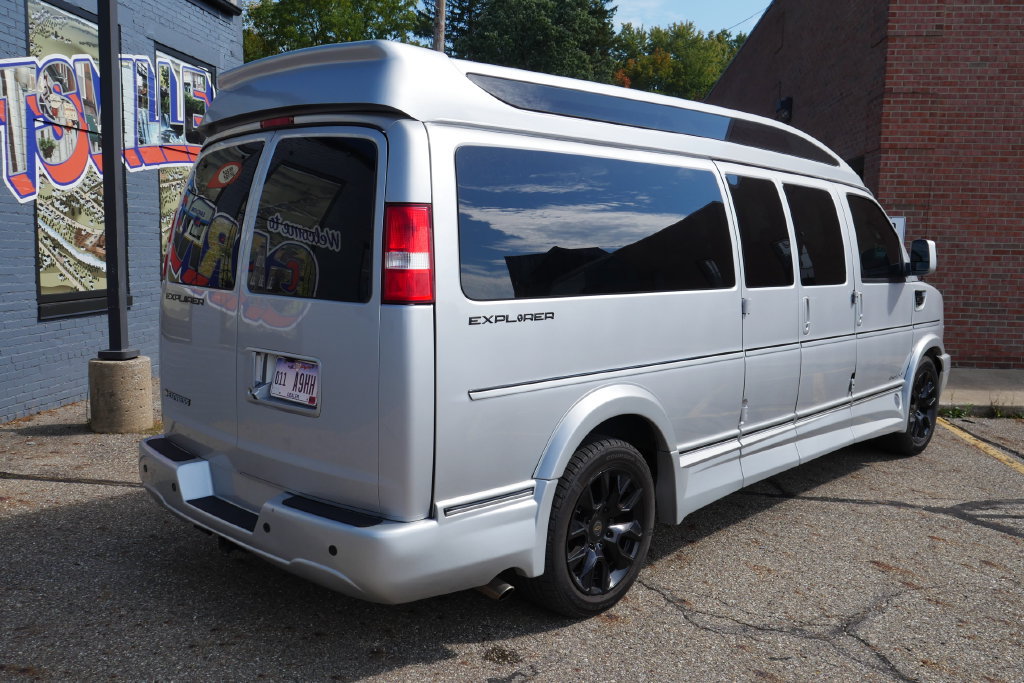 Used 2022 Chevrolet Express 2500 Extended w/ Enhanced Convenience Package RWD image 3
