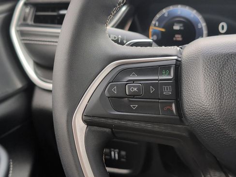 Used 2023 Jeep Grand Cherokee Altitude RWD image 14