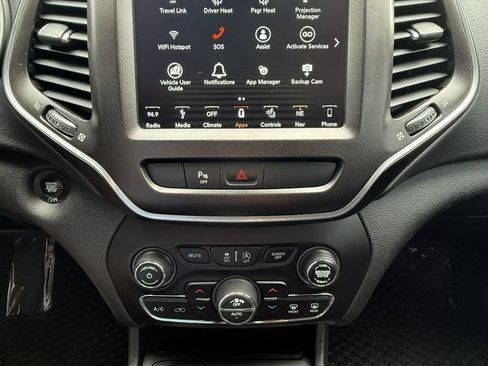 Used 2019 Jeep Cherokee Trailhawk w/ Comfort/Convenience Group AWD/4WD image 36