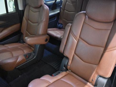 Used 2017 Cadillac Escalade ESV Premium Luxury AWD/4WD image 7