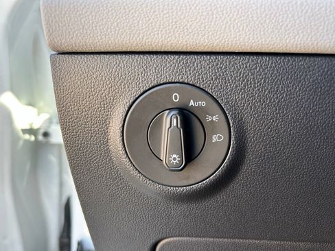 Certified 2023 Volkswagen Taos SE FWD image 24