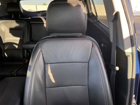 Used 2023 GMC Terrain SLT image 32