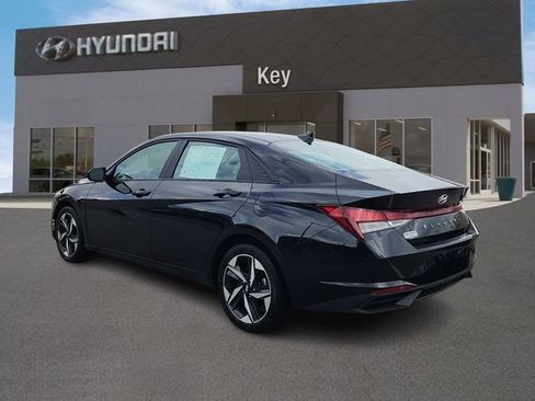 Certified 2023 Hyundai Elantra SEL w/ Convenience Package FWD image 4