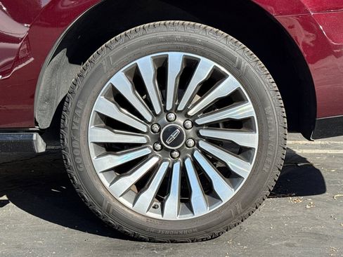 Used 2021 Lincoln Navigator Reserve w/ Luxury Package AWD/4WD image 4