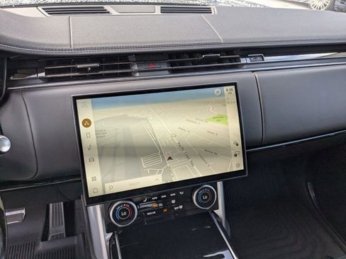 Used 2023 Land Rover Range Rover SE image 12