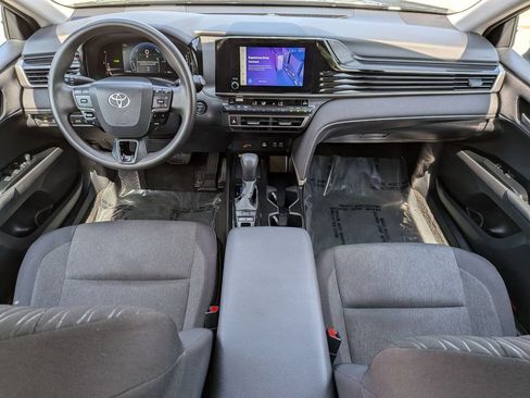 Used 2025 Toyota Camry LE FWD image 5