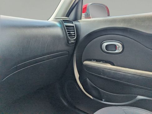 Used 2019 Kia Soul FWD image 28
