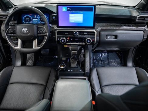 Used 2024 Toyota Tacoma Limited w/ Limited Package (LT) image 21