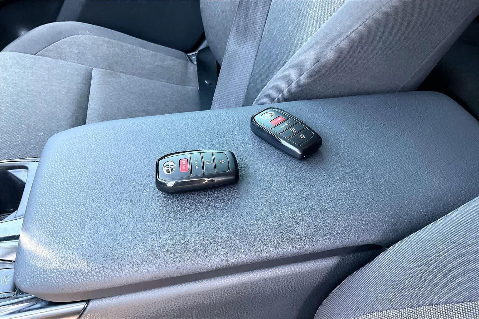 Used 2025 Toyota Camry LE FWD image 14