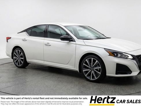 Used 2025 Nissan Altima 2.5 SV image 1