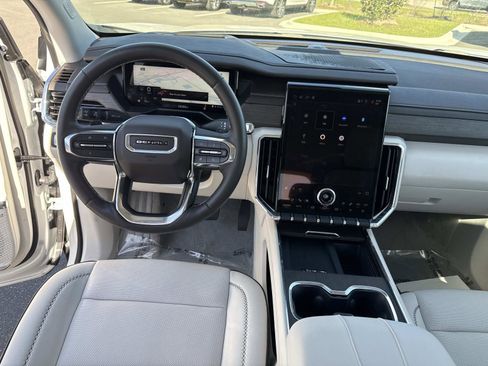 Used 2024 GMC Acadia Denali image 17