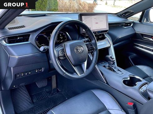 Used 2023 Toyota Venza Limited image 18