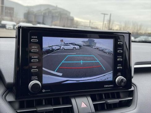 Used 2022 Toyota RAV4 SE image 30