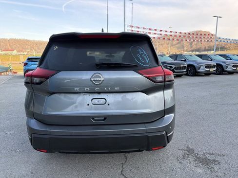 Used 2025 Nissan Rogue SV FWD image 5