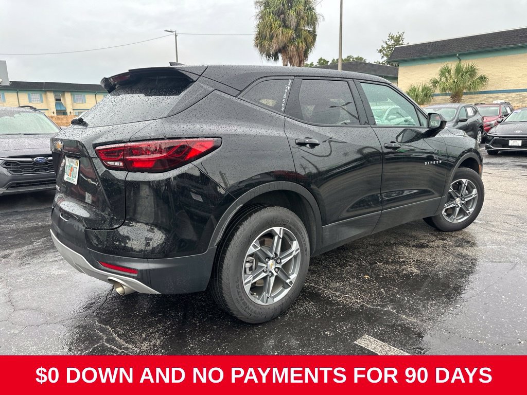 Used 2025 Chevrolet Blazer LT FWD image 3