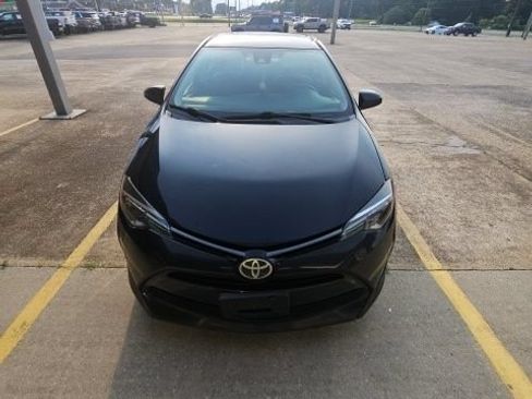Used 2017 Toyota Corolla LE FWD image 3