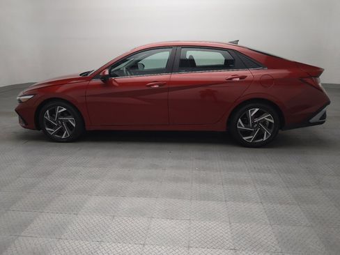 Used 2025 Hyundai Elantra SEL FWD image 3