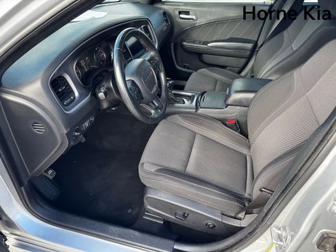 Used 2019 Dodge Charger SXT image 9