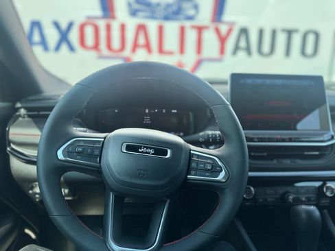 Used 2025 Jeep Compass Trailhawk w/ Trailhawk Elite Group AWD/4WD image 47