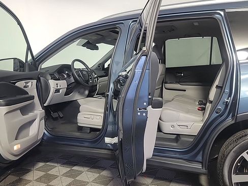 Certified 2017 Honda Pilot Touring image 17