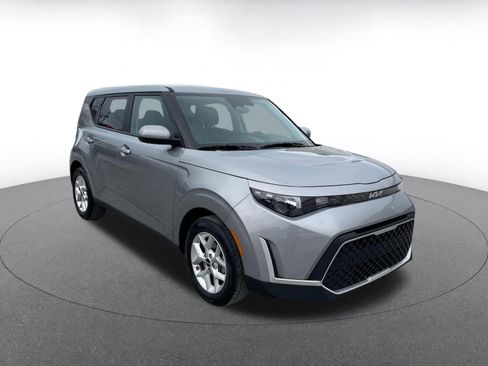 Used 2025 Kia Soul LX w/ LX Technology Package image 1
