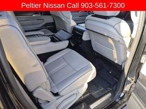 Used 2023 Jeep Grand Wagoneer Series II w/ Premium Group II AWD/4WD image 18