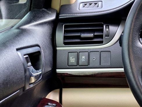 Used 2013 Toyota Camry XLE image 16