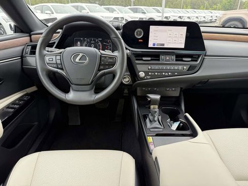 Used 2024 Lexus ES 350 w/ Premium Package FWD image 8
