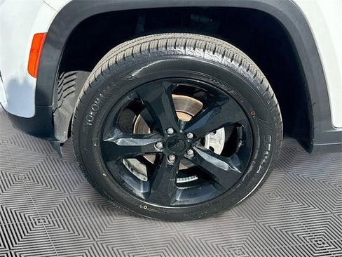 Used 2023 Jeep Grand Cherokee Altitude image 31