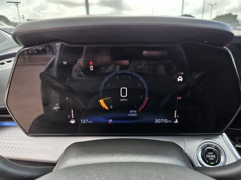 Used 2025 Chevrolet Trax LT FWD image 8
