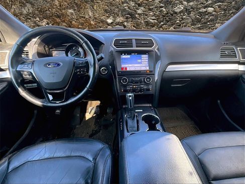 Used 2017 Ford Explorer XLT w/ Equipment Group 202A image 13
