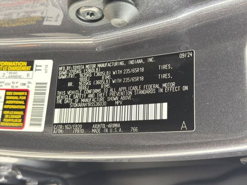 Used 2024 Toyota Highlander XLE FWD image 18