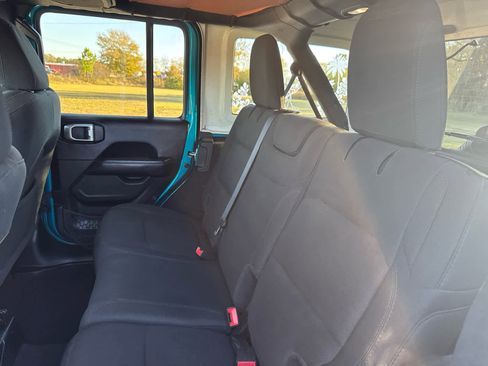 Used 2020 Jeep Wrangler Unlimited Sahara w/ Uconnect 4C Nav & Sound Group image 18