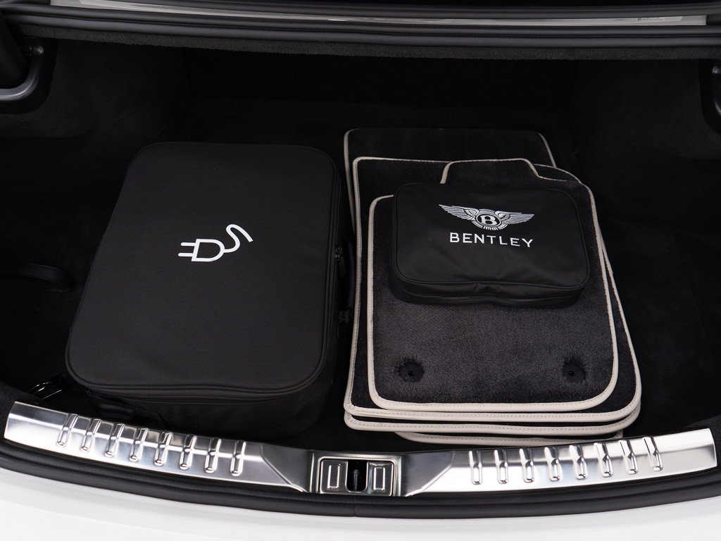 Used 2025 Bentley Flying Spur Plug-In Hybrid AWD/4WD image 48